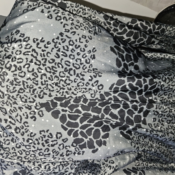 Daniel Rainn Womans V Neck Blouse Size M - Picture 12 of 14